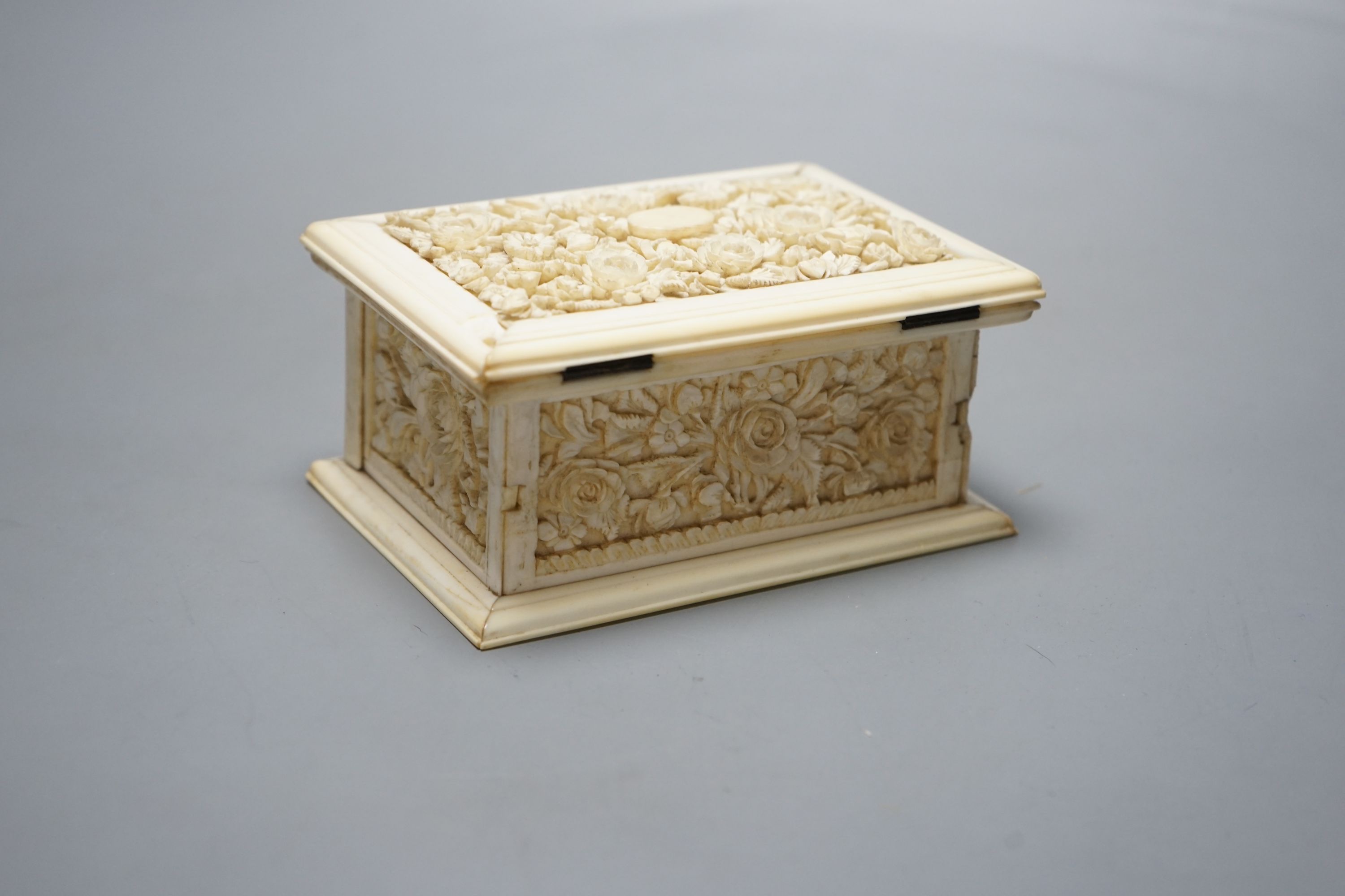 A 19th century carved Ivory Cantonese box, 12.5 cms wide.